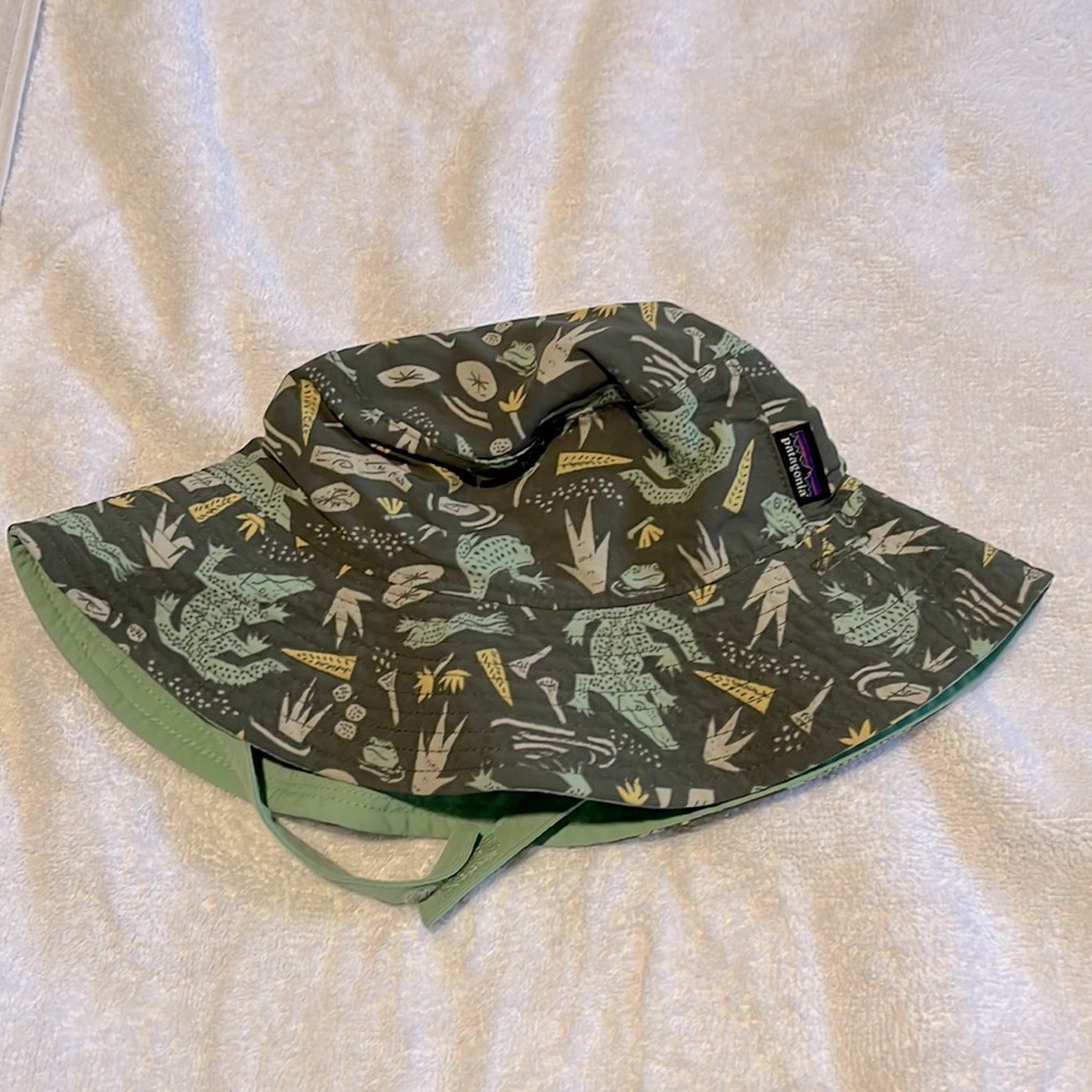 Patagonia Baby Sun Bucket Hat 2T-5T Alligators and Bullfrogs!